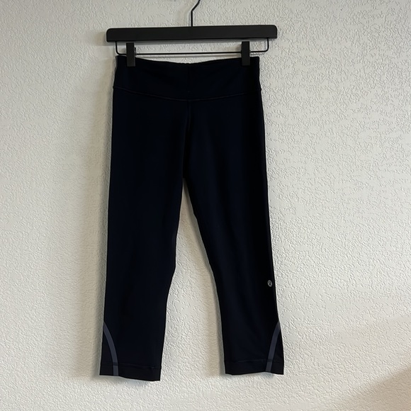 Lululemon yoga pants - Picture 5 of 9